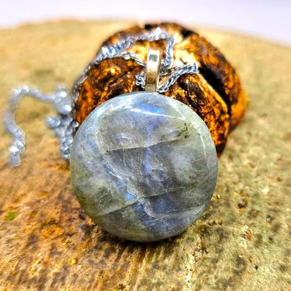 Nature Labradorite  Flashy Kiss Of Sun & Moon Pendant Necklace - Picture 3 of 10